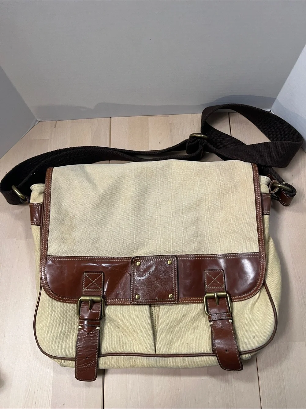 FOSSIL Tan Canvas w/ Brown Leather Trim & Brown Strap Messenger Bag Commuter Bag